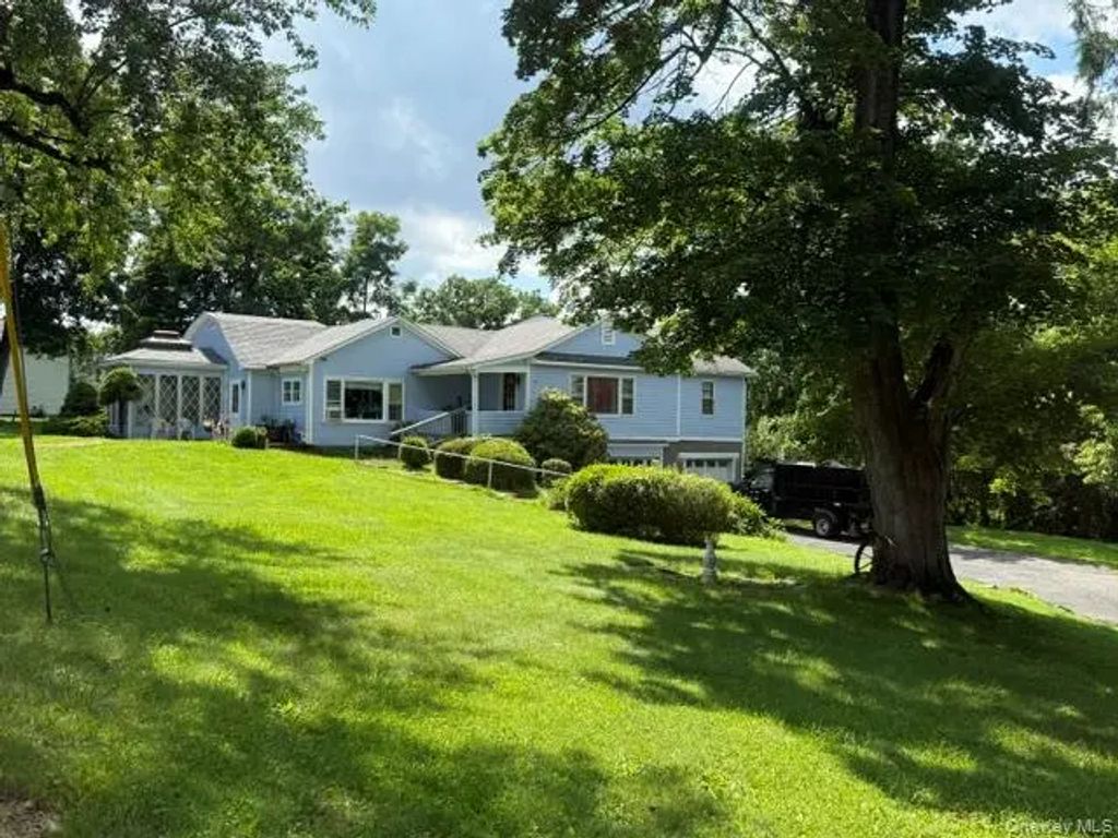 26 Crest Road, Newburgh