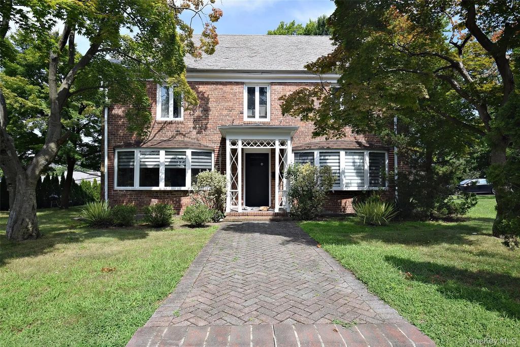 25 Old Mill Road, Great Neck