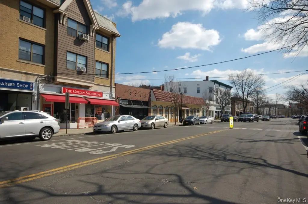 157 Larchmont Avenue # Storefront, Larchmont
