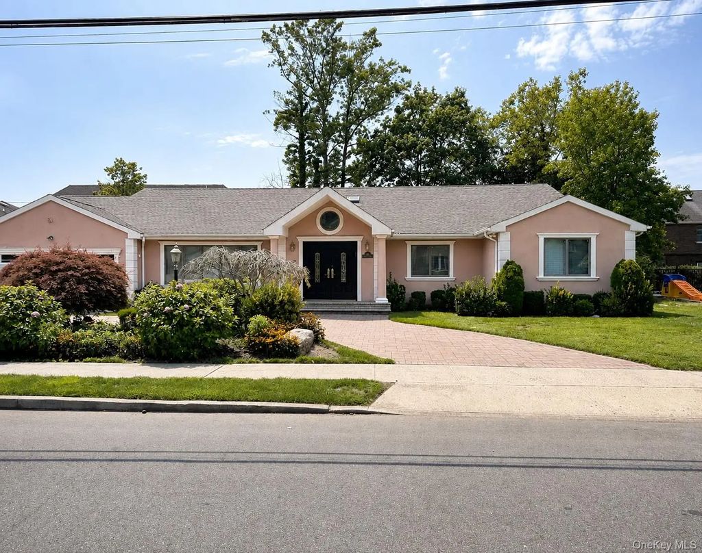 543 Fairway Drive, Woodmere