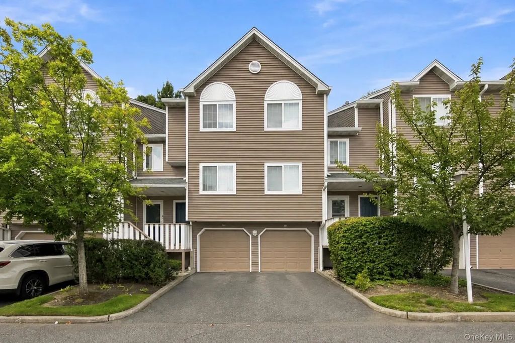 60 Eagle Ridge Way, Nanuet