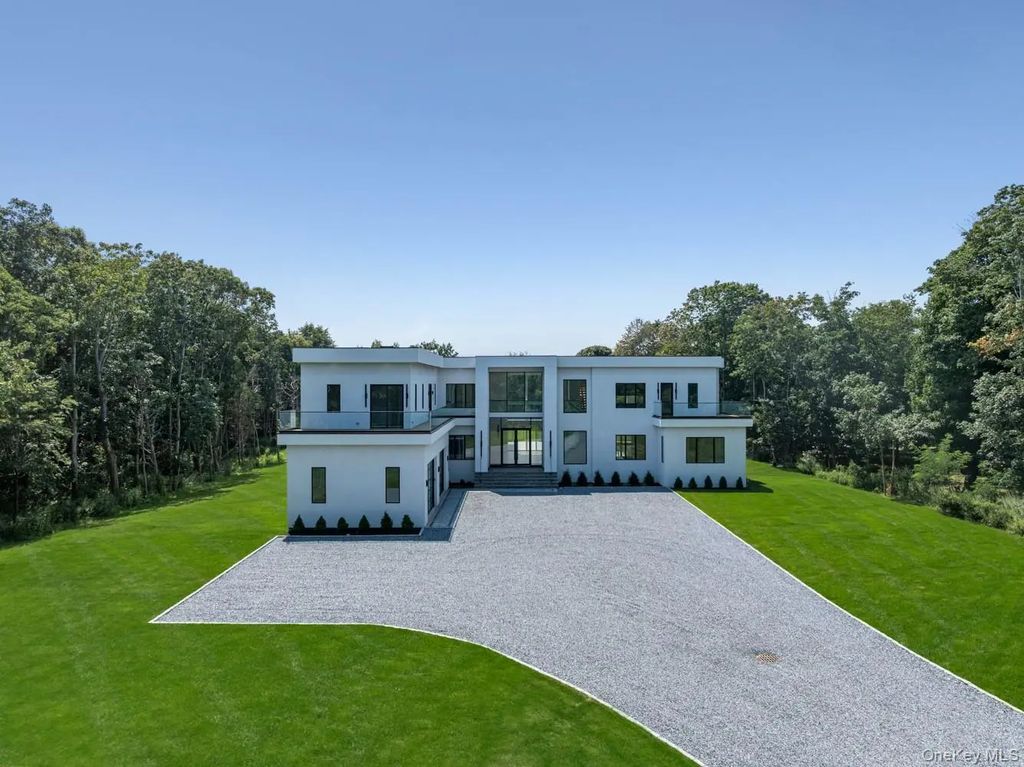36 Old Neck Road S, Center Moriches