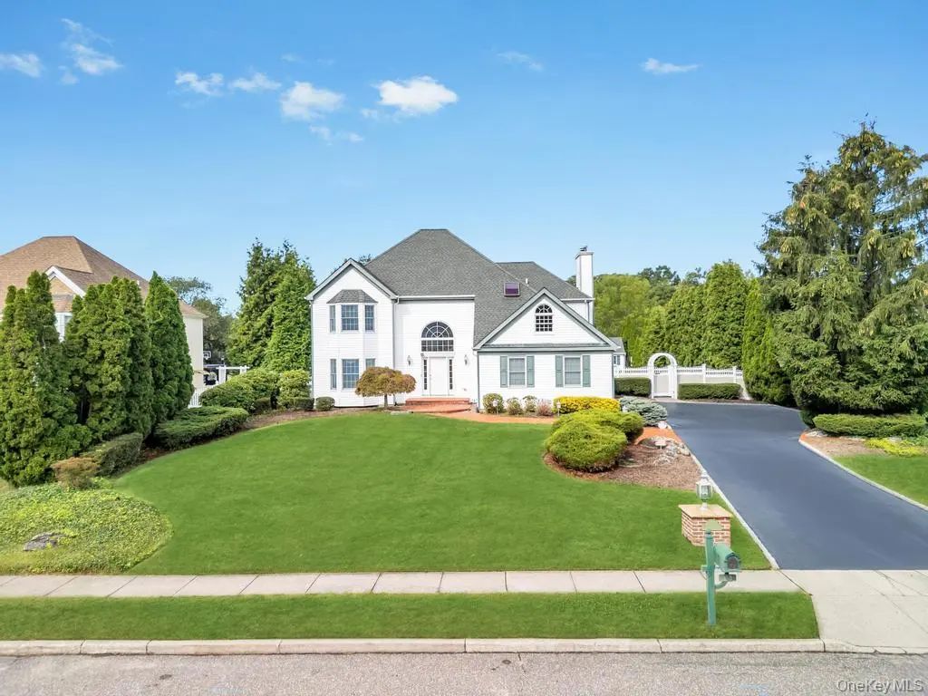 150 Hayrick Lane, Commack