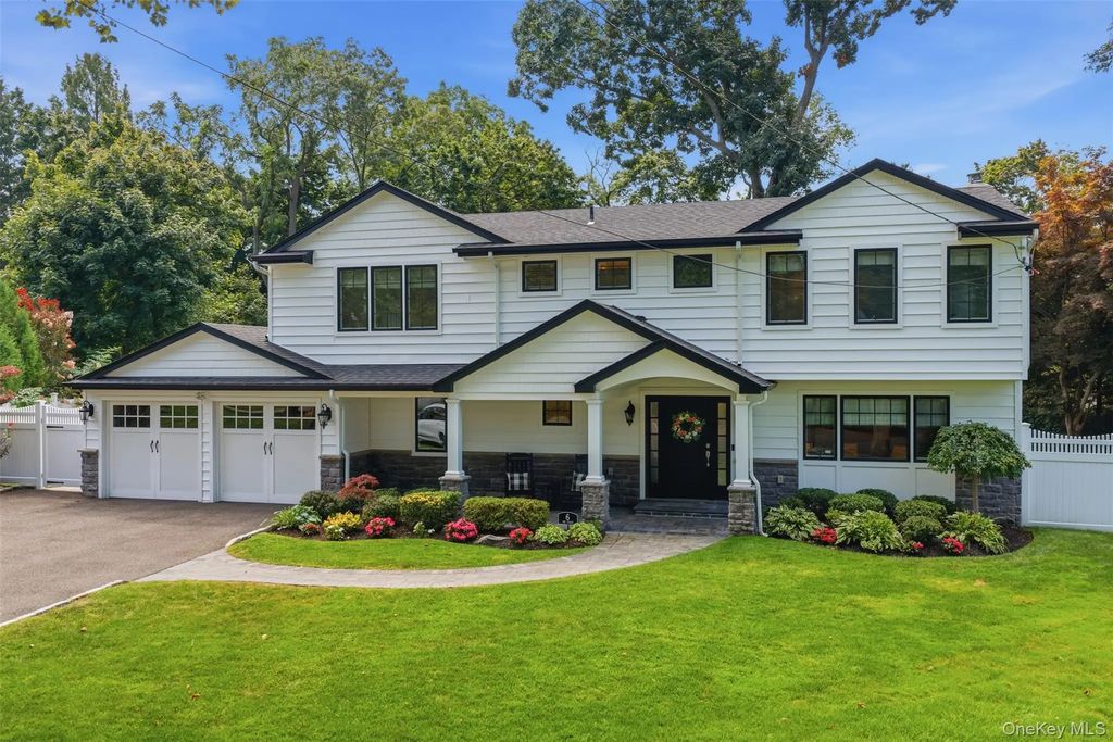6 Sue Circle, Huntington