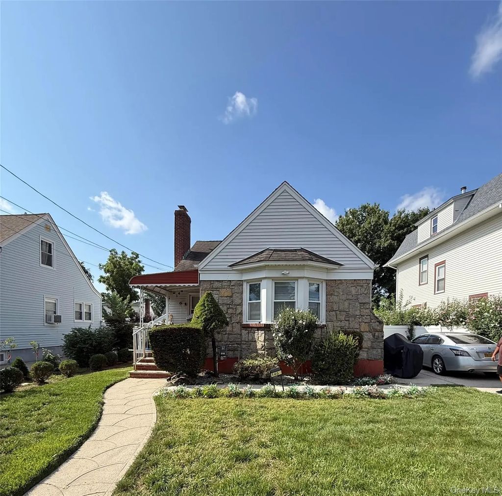 146 Elm Street, Valley Stream