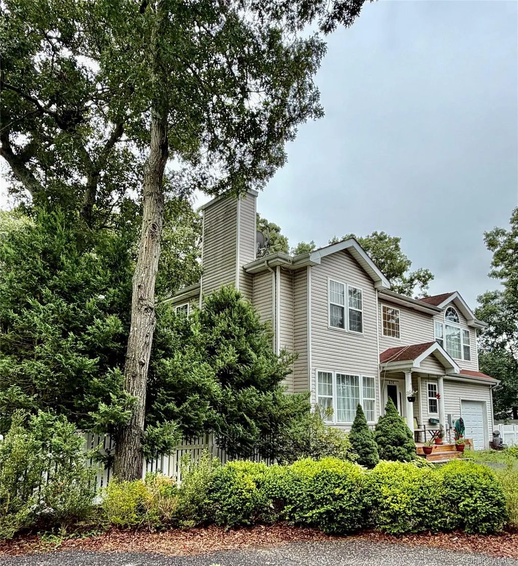 674 Flanders Road, Riverhead