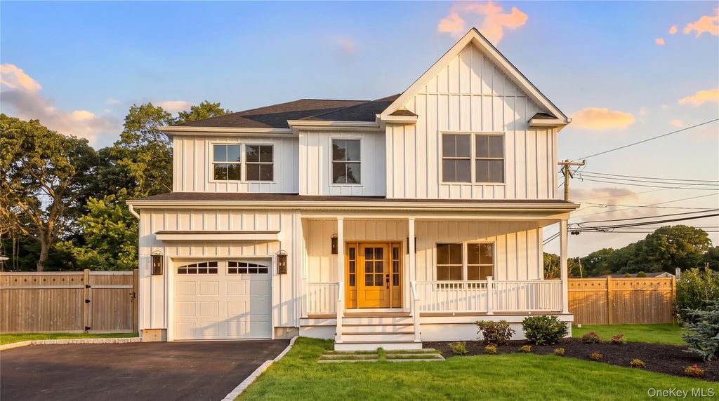 100 Bieselin Road, Bellport Village