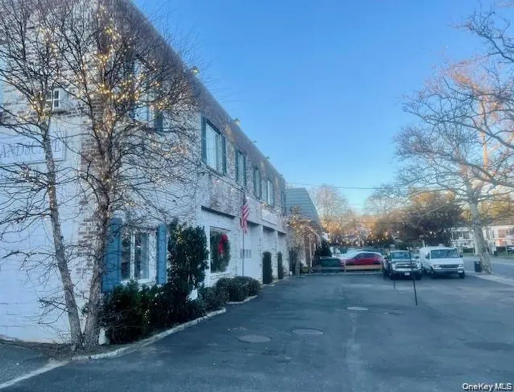 191 Birch Hill Rd # 3, Locust Valley