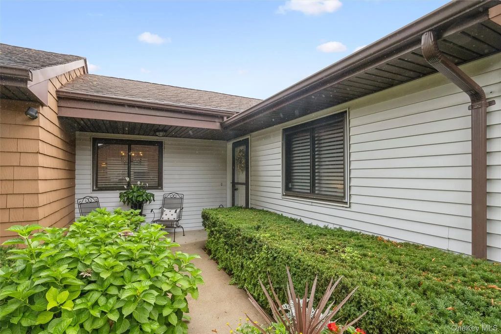 120 Scarlett Drive, Commack