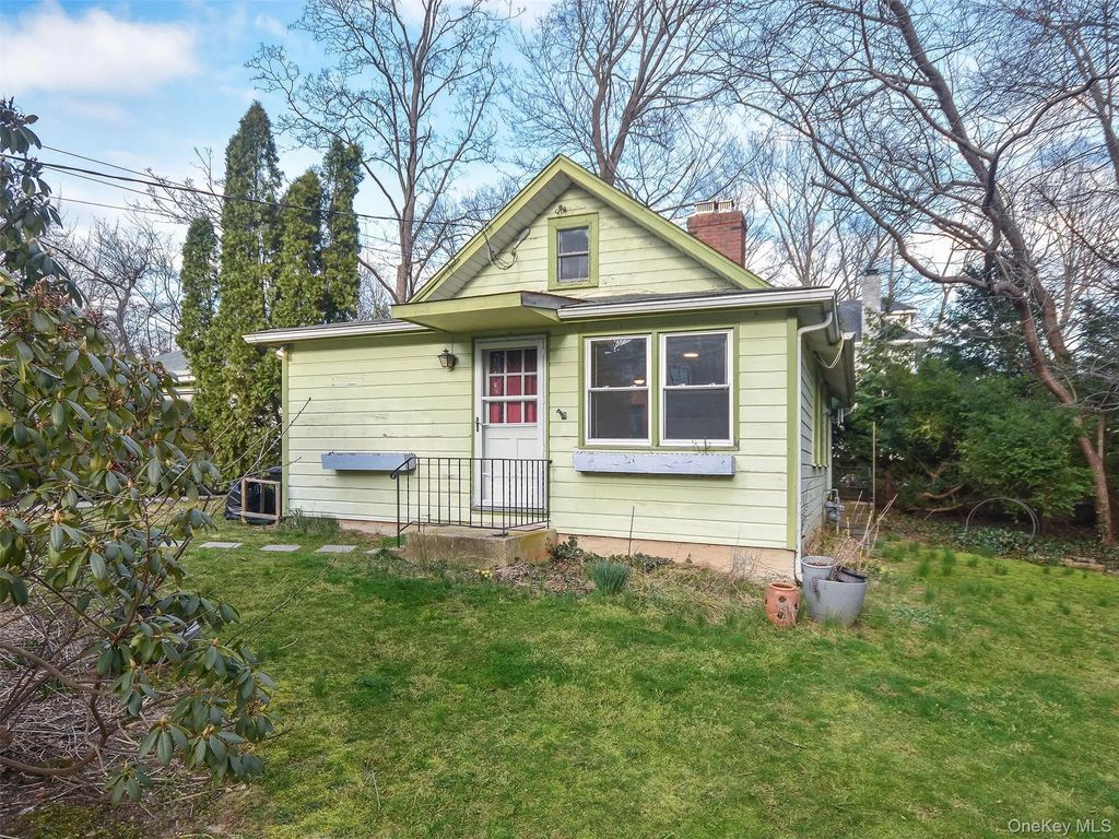67 Glenlawn Avenue # Cottage, Sea Cliff