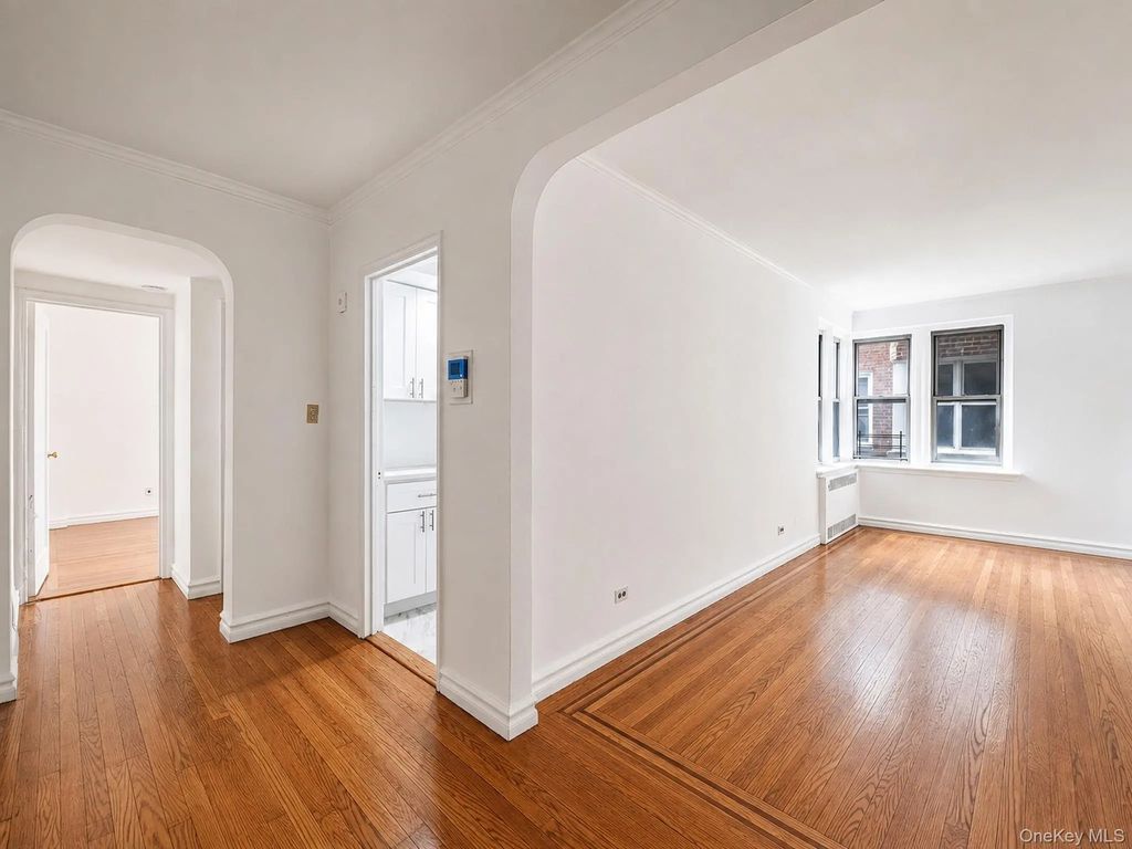 63-109 Saunders Street # A8, Rego Park