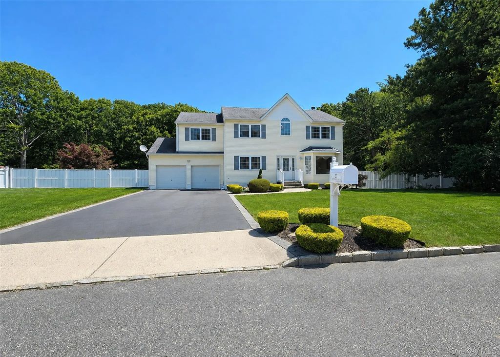 23 Greentree Drive, Medford