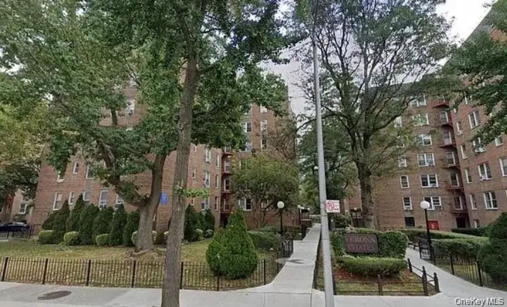 65-35 Yellowstone Boulevard # 5e, Forest Hills