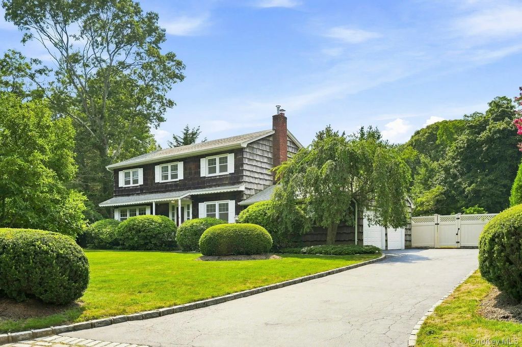 7 Bayberry Lane, Northport