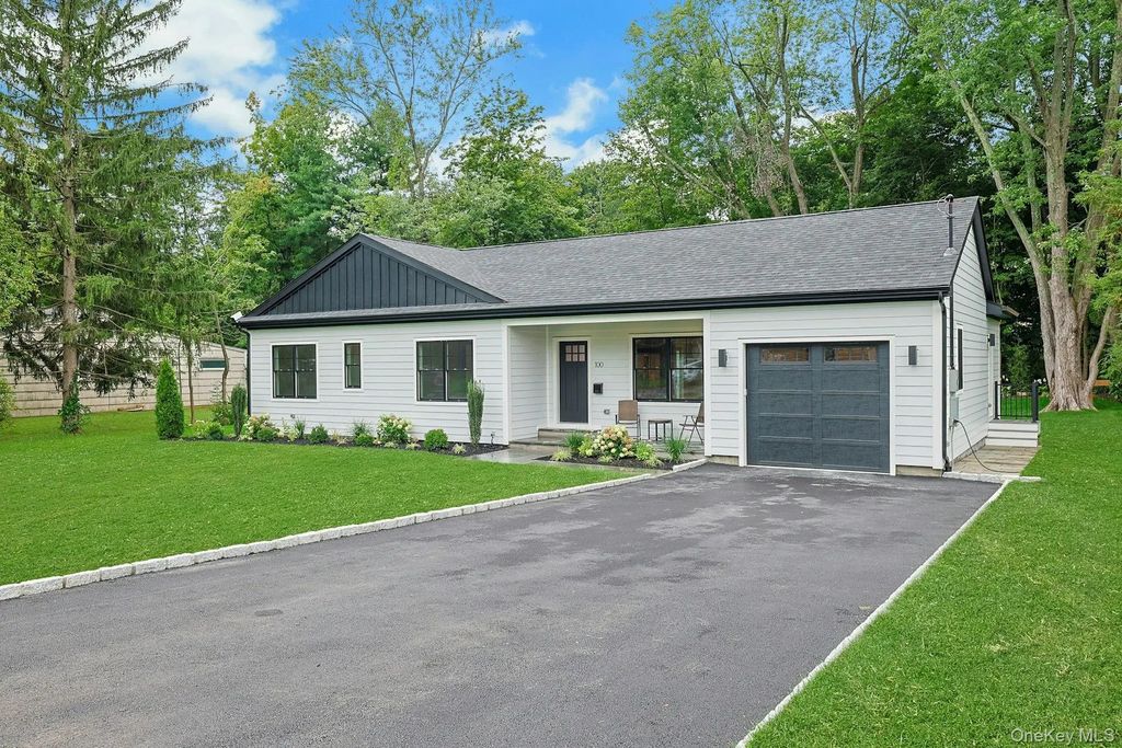 100 Hazelton Circle, Briarcliff Manor