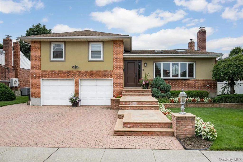 1118 Howard Drive, Westbury