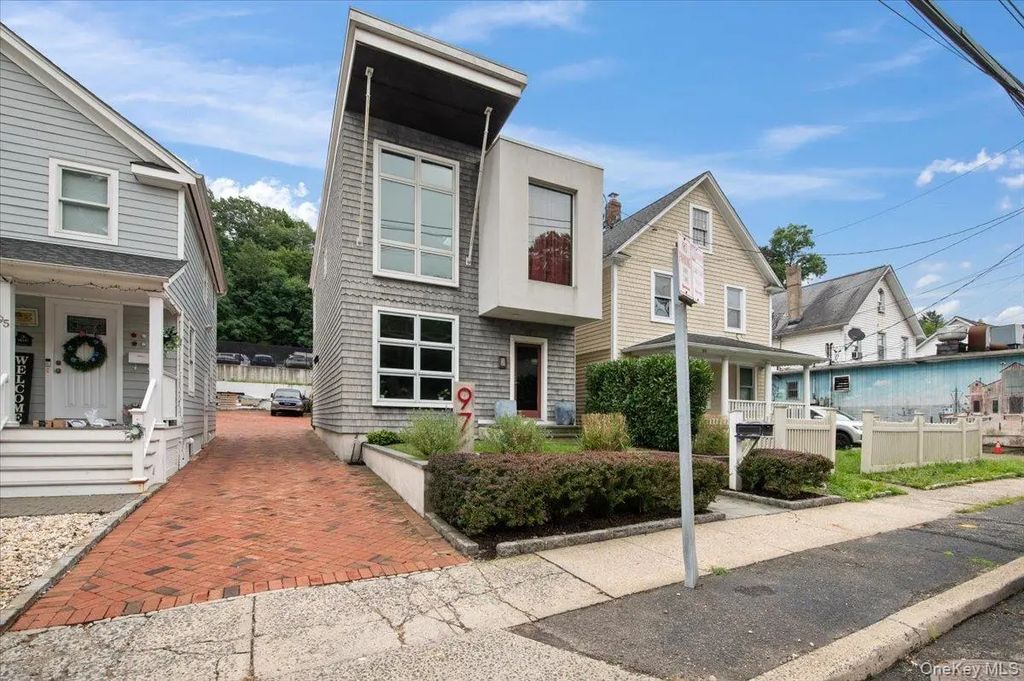 97 Pine Hollow Road, Oyster Bay