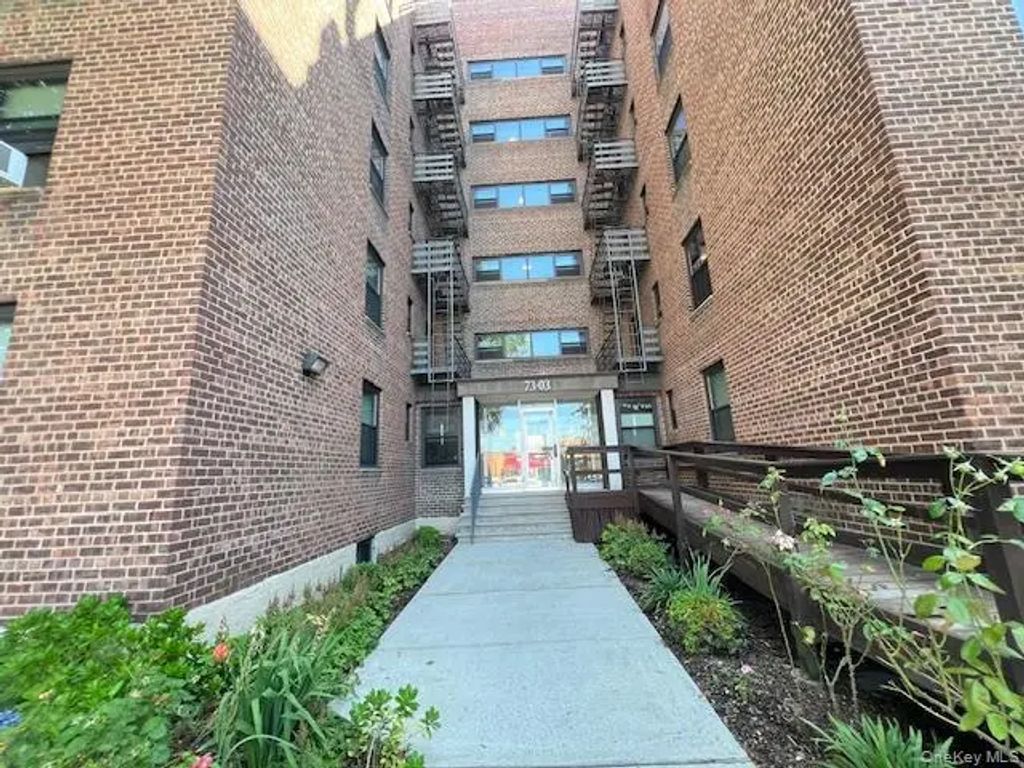 73-03 Bell Boulevard # 5m, Bayside