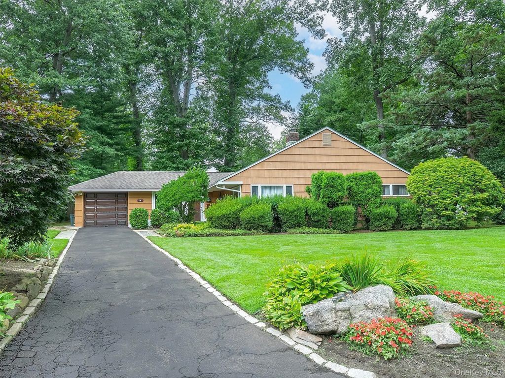 7 Appletree Lane, Glen Cove