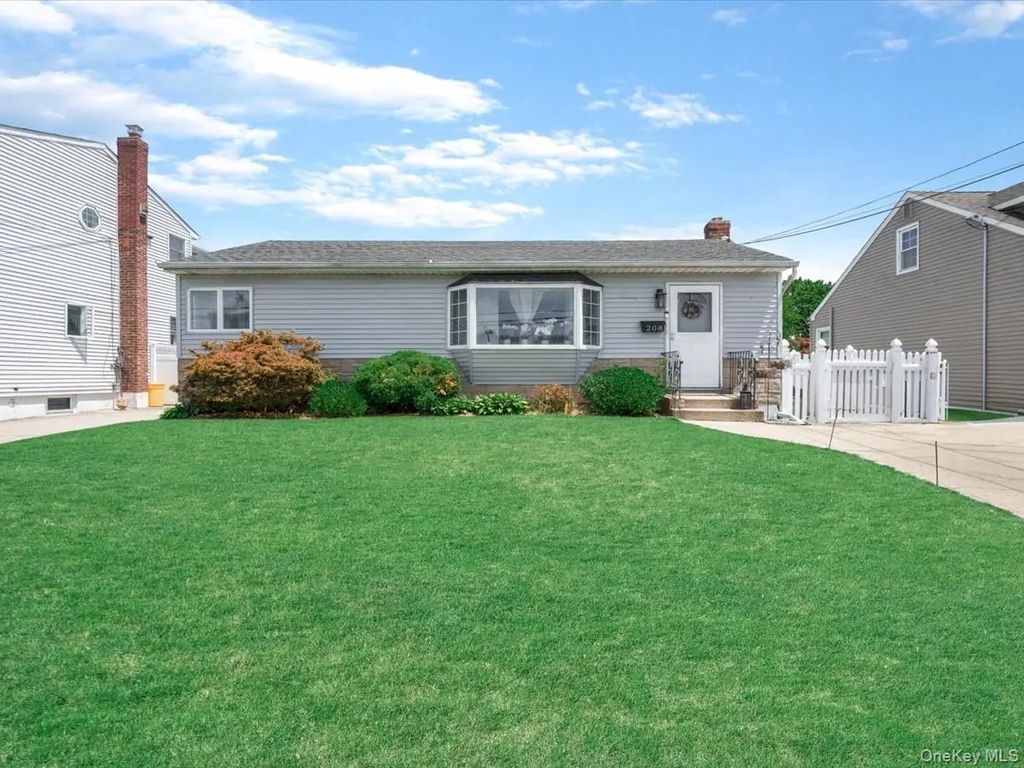 208 N 3rd Street, Bethpage