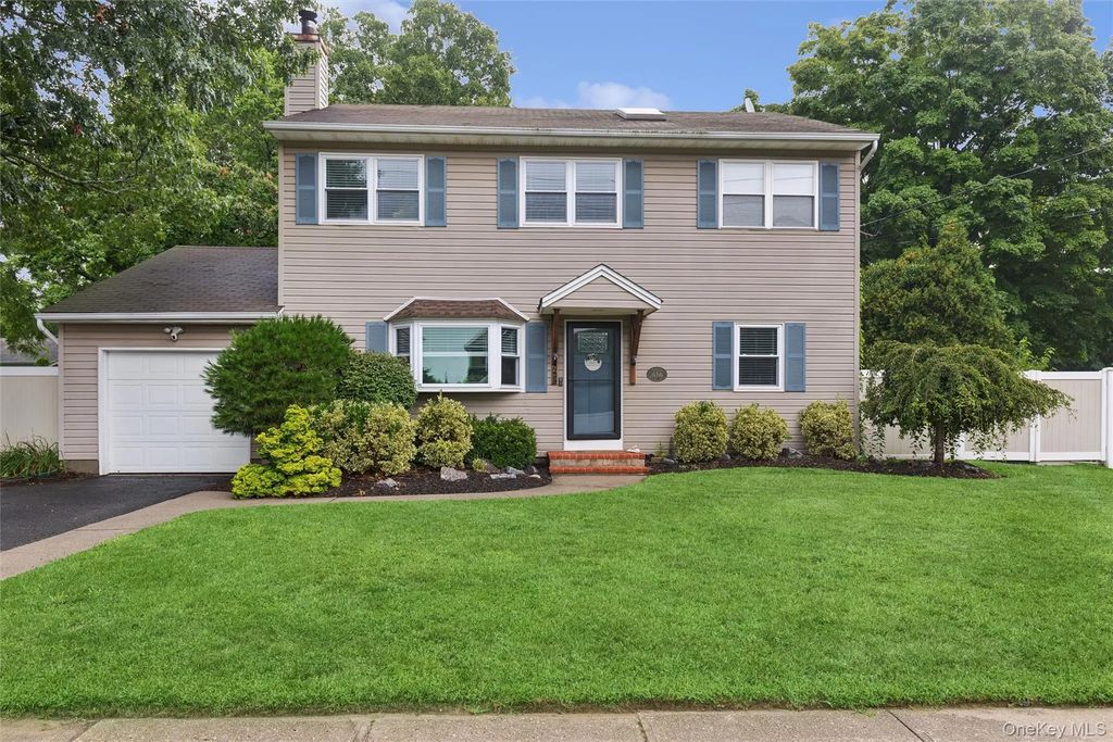 25 N Ocean Avenue, Center Moriches
