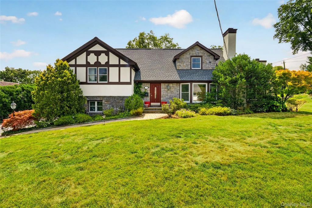 22 Northway, Bronxville