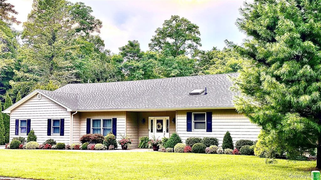 15 Brandywine Drive, East Setauket