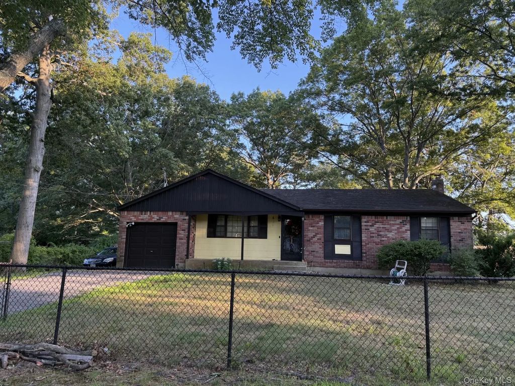 44 Plum Street, Central Islip