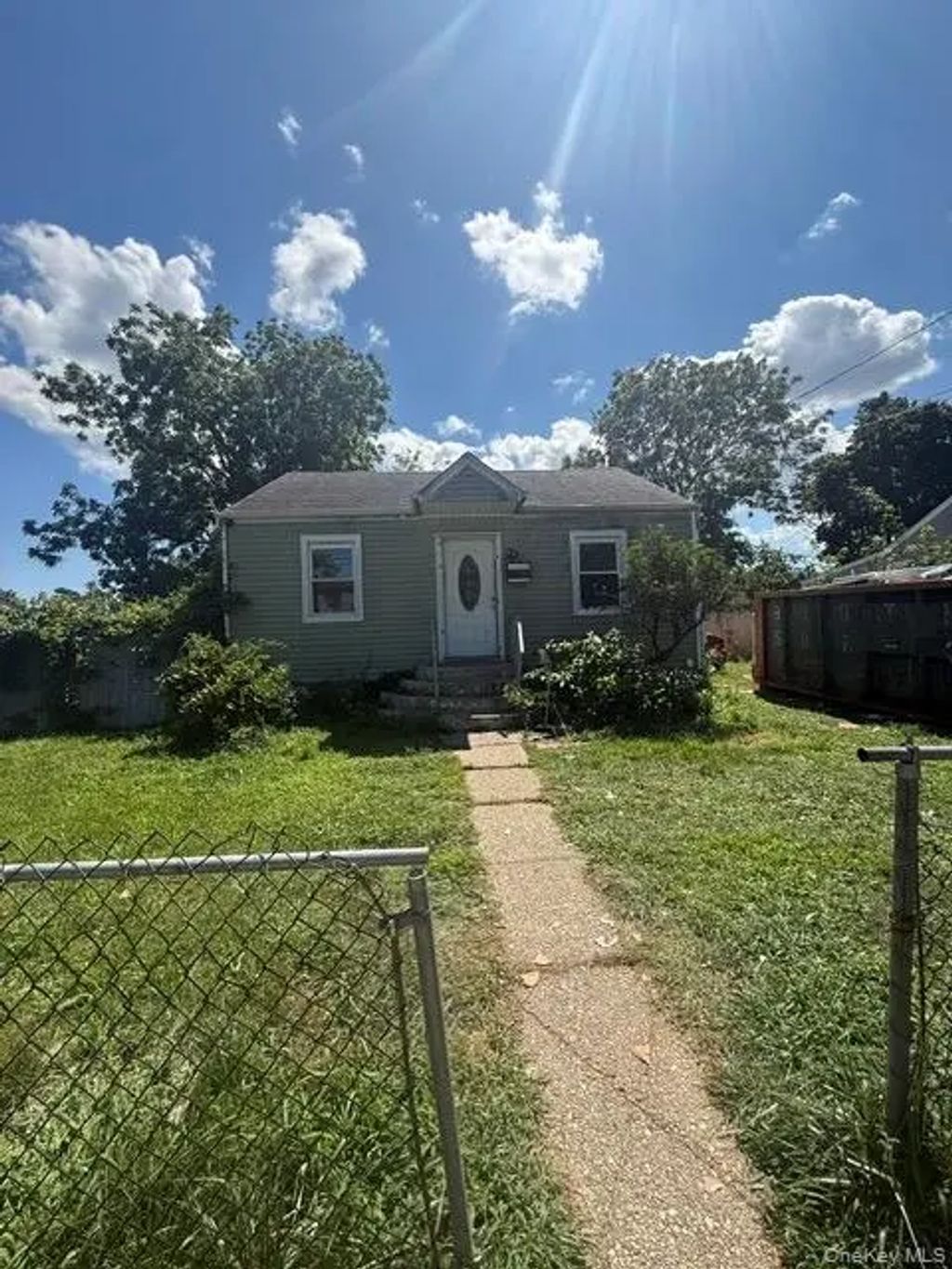 22 E Booker Avenue, Wyandanch