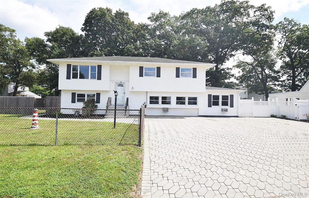 226 14th Avenue, West Babylon