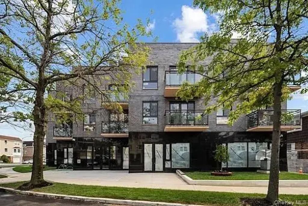21410 15th Avenue # 2f, Bayside
