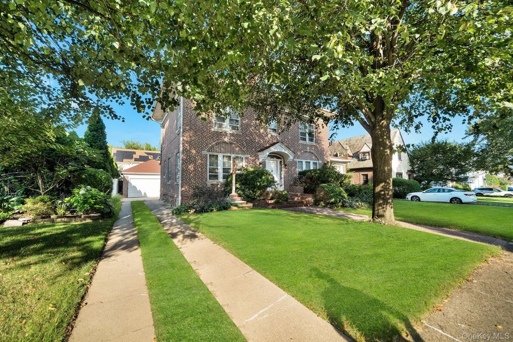 8833 195th Street, Hollis