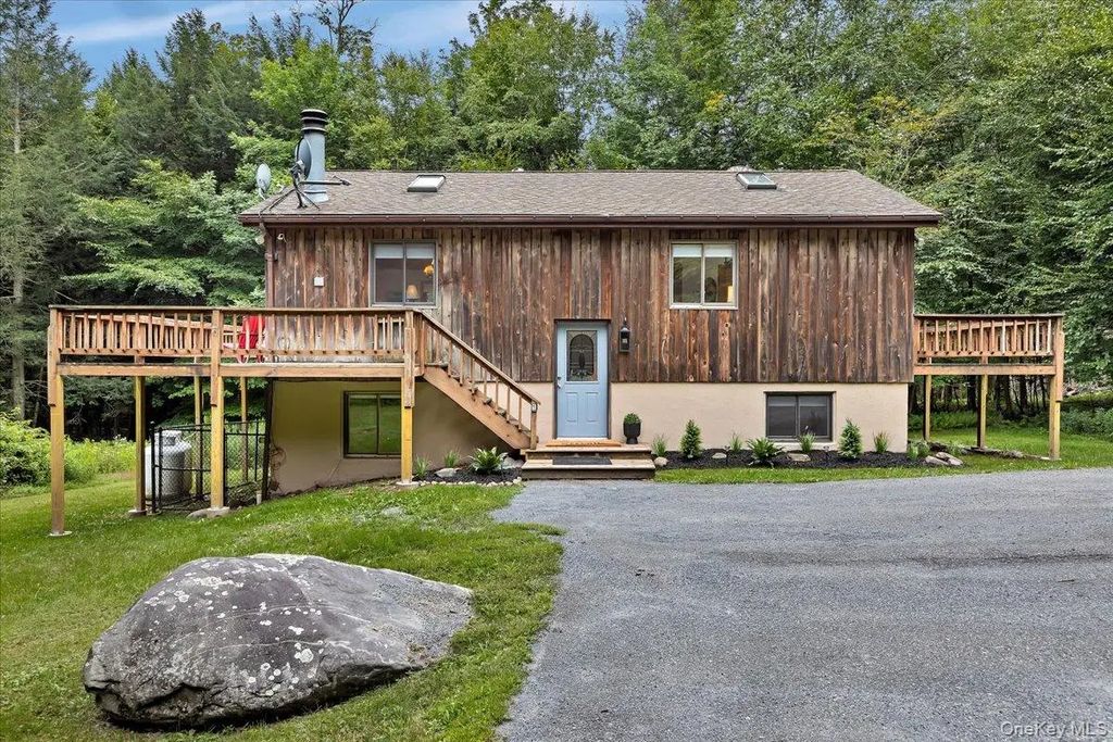 307 Bobillen Drive, Jewett