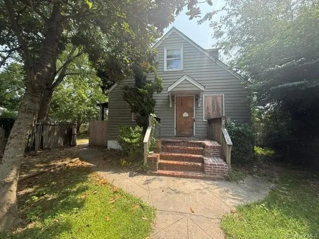 57 Clinton Avenue, Patchogue