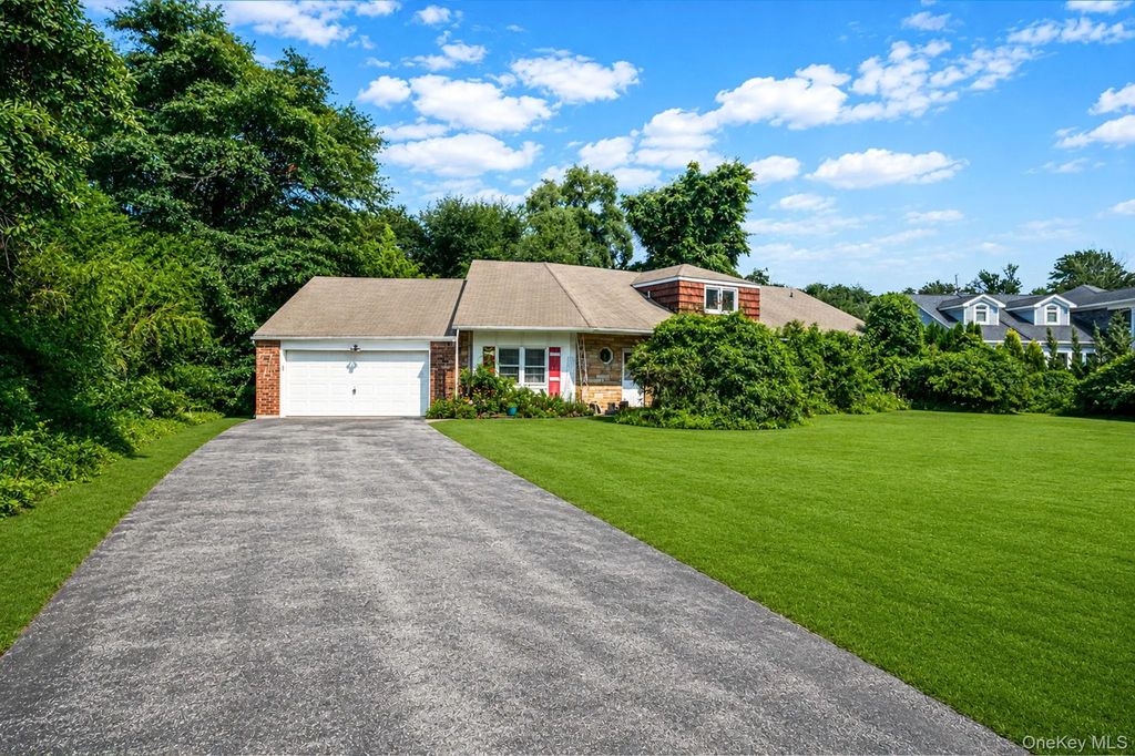 893 Gardiner Drive, Bay Shore