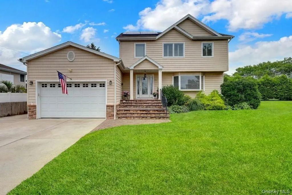 34 Admiral Road, Massapequa