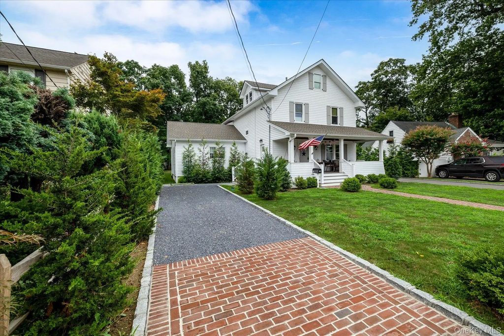 42 Woodland Avenue # Upper, Rockville Centre