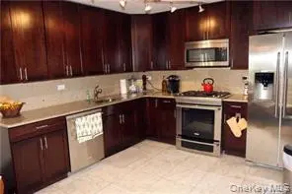 18-05 215 Street # 11 K, Bayside