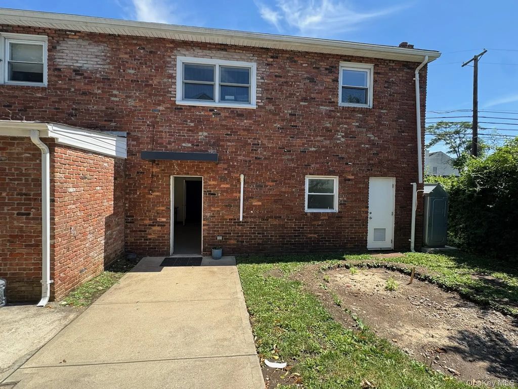 244 Maple Place, Mineola