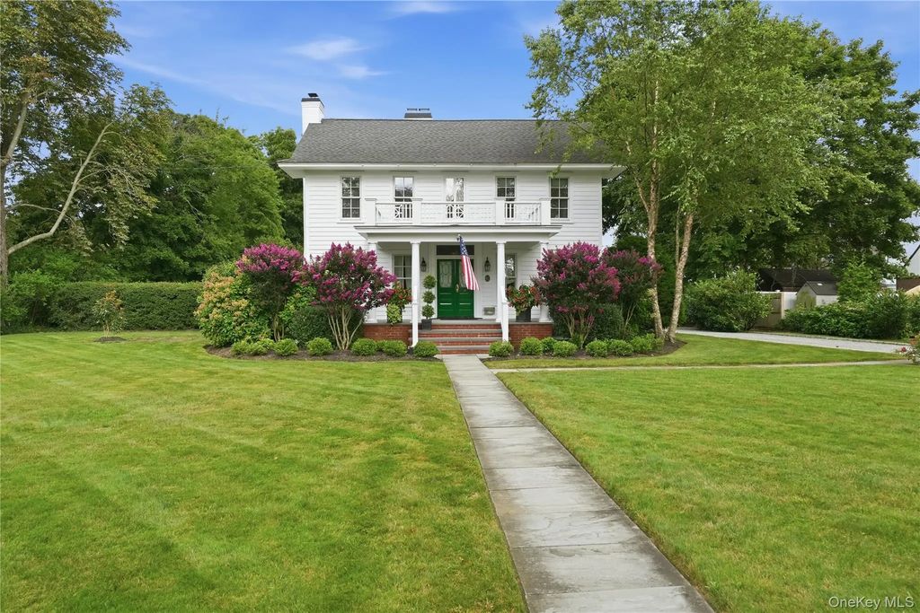 129 Bayview Avenue, Amityville