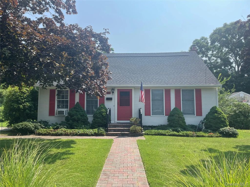 363 3rd Avenue, Bayport