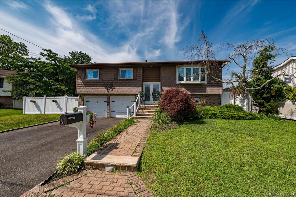 61 Linda Lane, North Babylon
