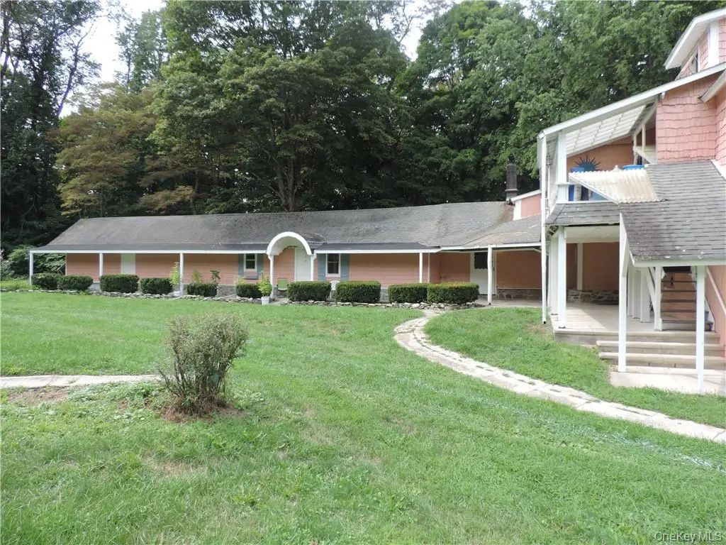 958-964 Hollow Road, Clinton Corners
