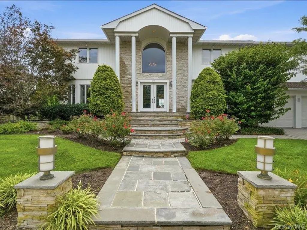 211 Whitewood Drive, Massapequa Park