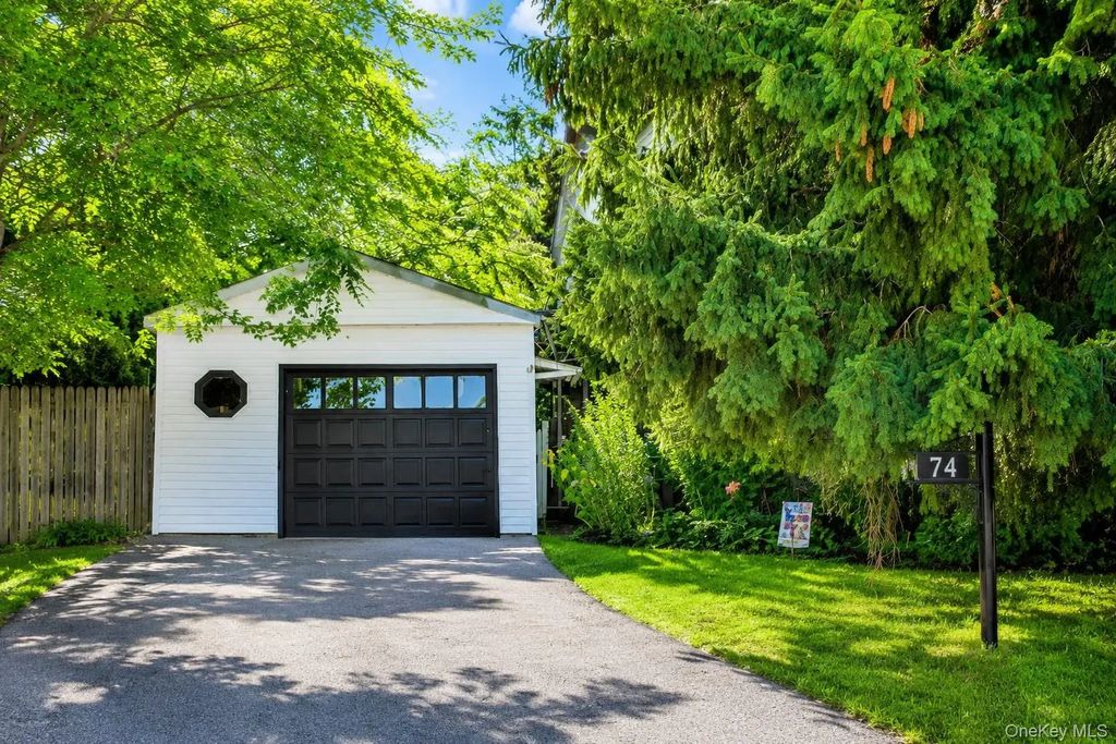 1 Glen Cove Drive, Glen Head