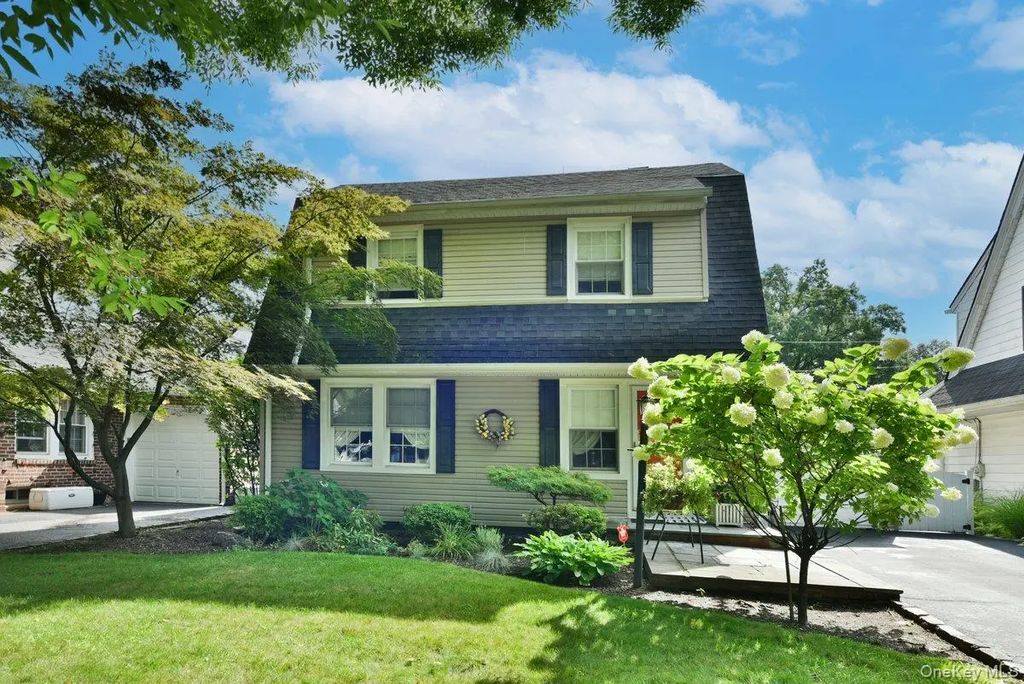154 Argyle Road, Stewart Manor