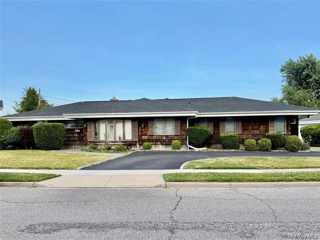 89 Bruce Avenue, Hicksville