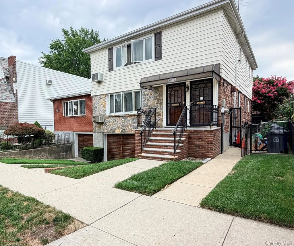 89-16 Doran Avenue, Glendale