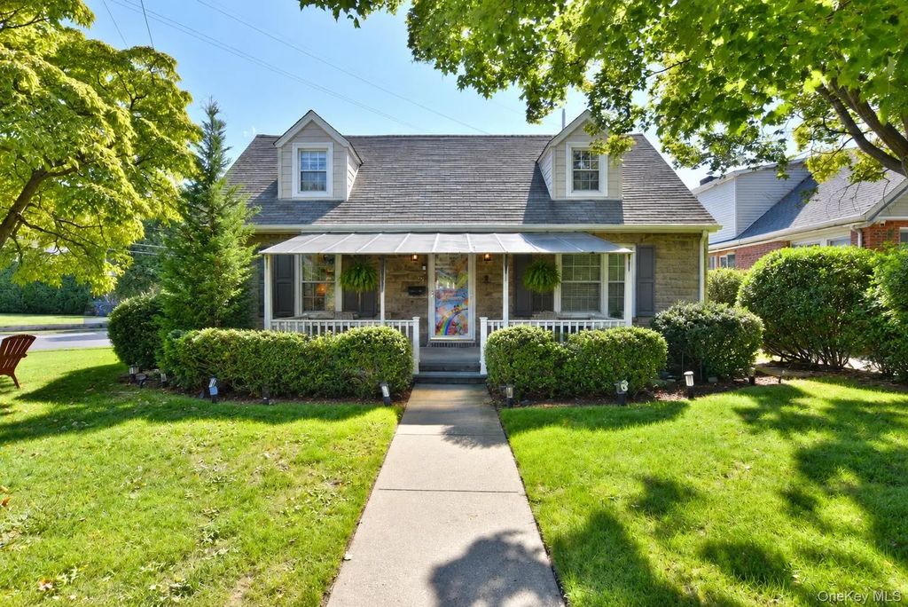 93 Gilmore Boulevard, Stewart Manor