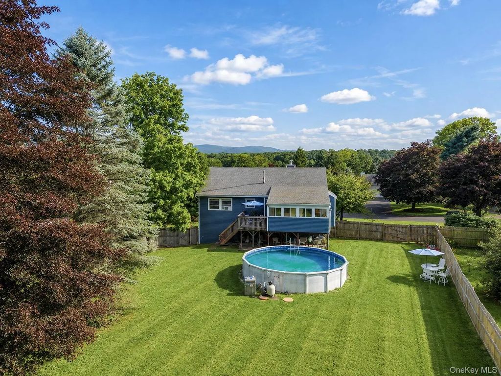 210 Dairy Lane, New Windsor